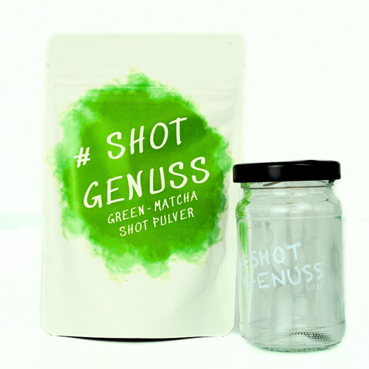 Matcha_Shot_Beutel_mit_Glas_Front